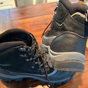 Khombu Black hiking/winter boots